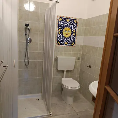 לינה וארוחת בוקר Tidale Host House אלגהרו